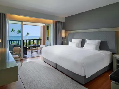 Deluxe-King-Zimmer mit Balkon und Meerblick — Pullman Phuket Panwa Beach Resort
