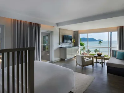 Deluxe-Suite mit Kingsize-Bett und Terrasse — Pullman Phuket Panwa Beach Resort